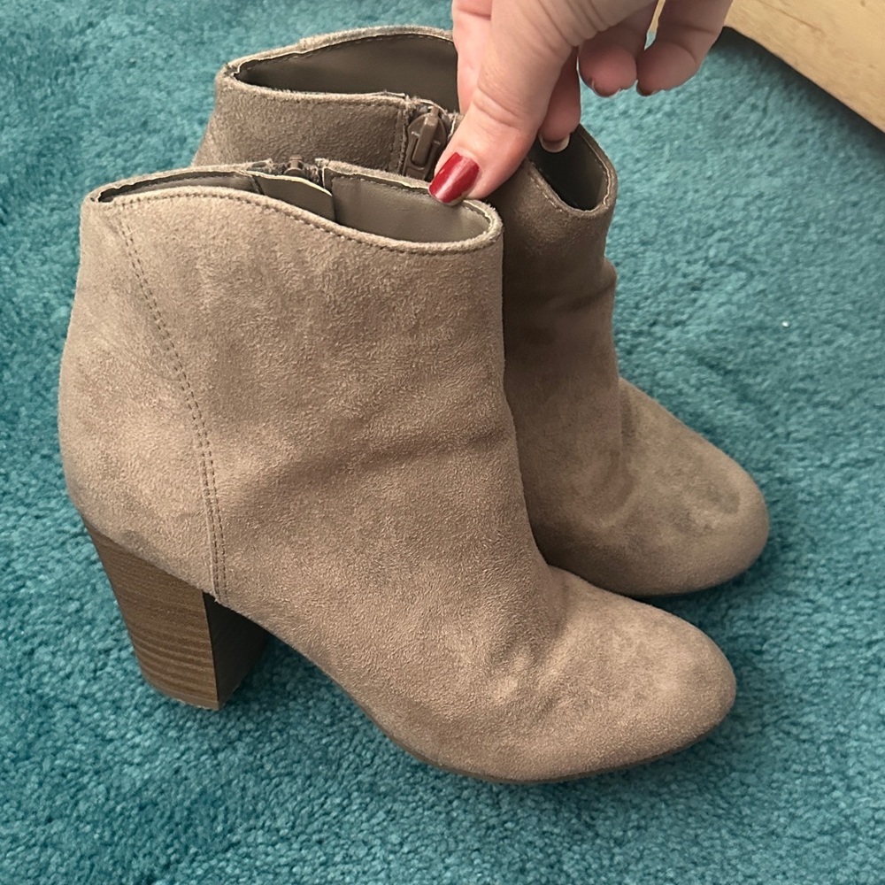 Kenneth Cole Reaction Taupe Ankle Booties
